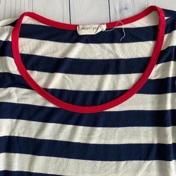 ๐ Twenty Second Striped Top - Picture 3 of 5